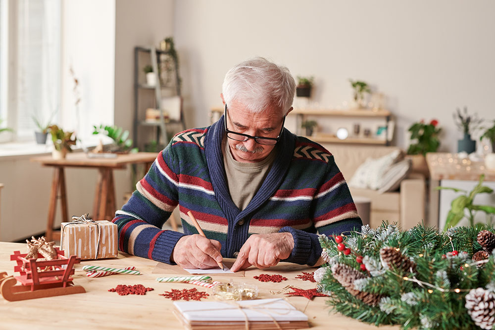 Easy Holiday Crafts for Seniors - The Crossings at Riverview