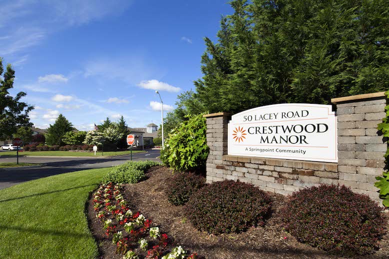 Crestwood Manor Entry